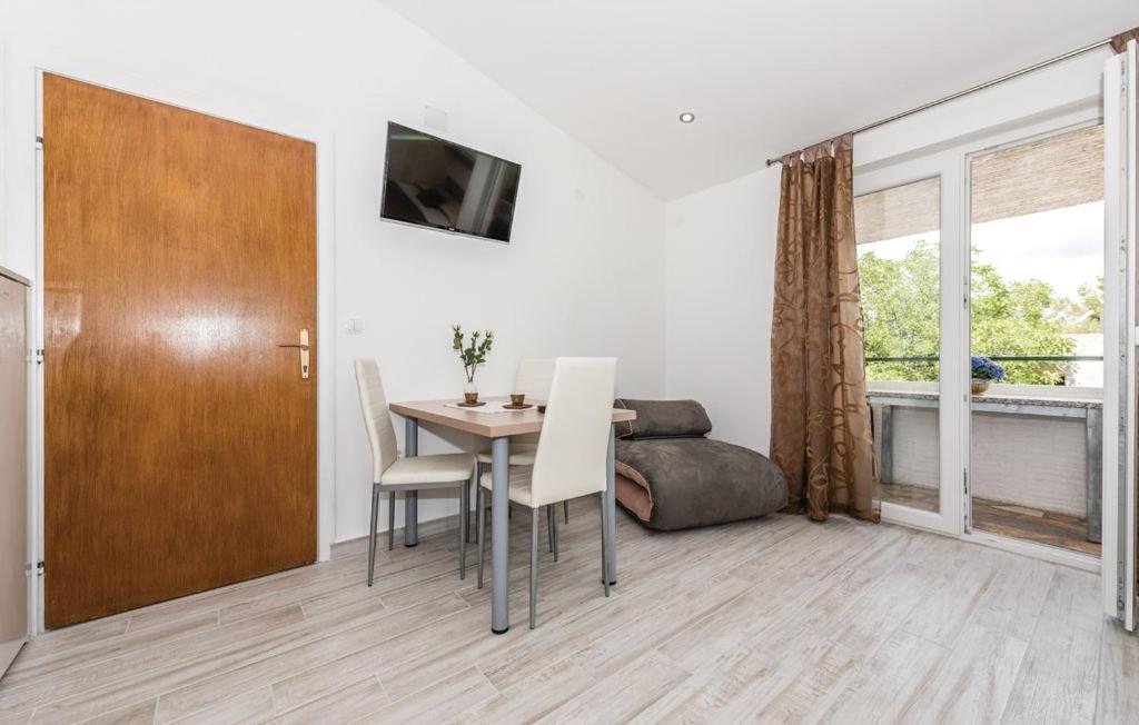 Apartments Lord Pirovac Bagian luar foto