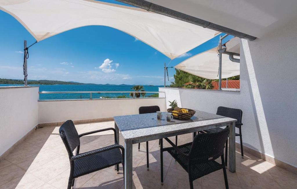 Apartments Lord Pirovac Bagian luar foto