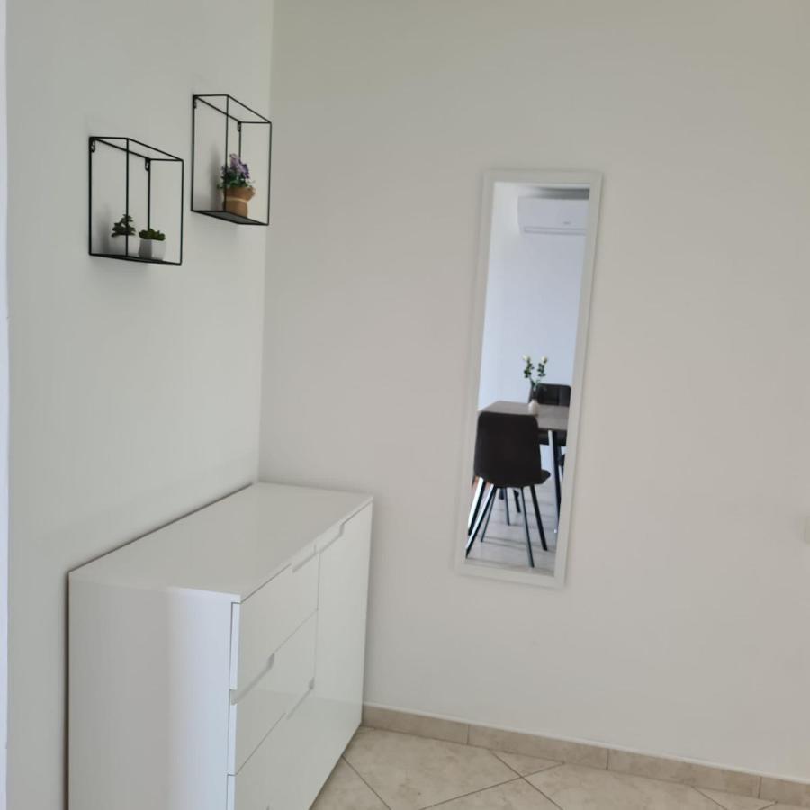 Apartments Lord Pirovac Bagian luar foto