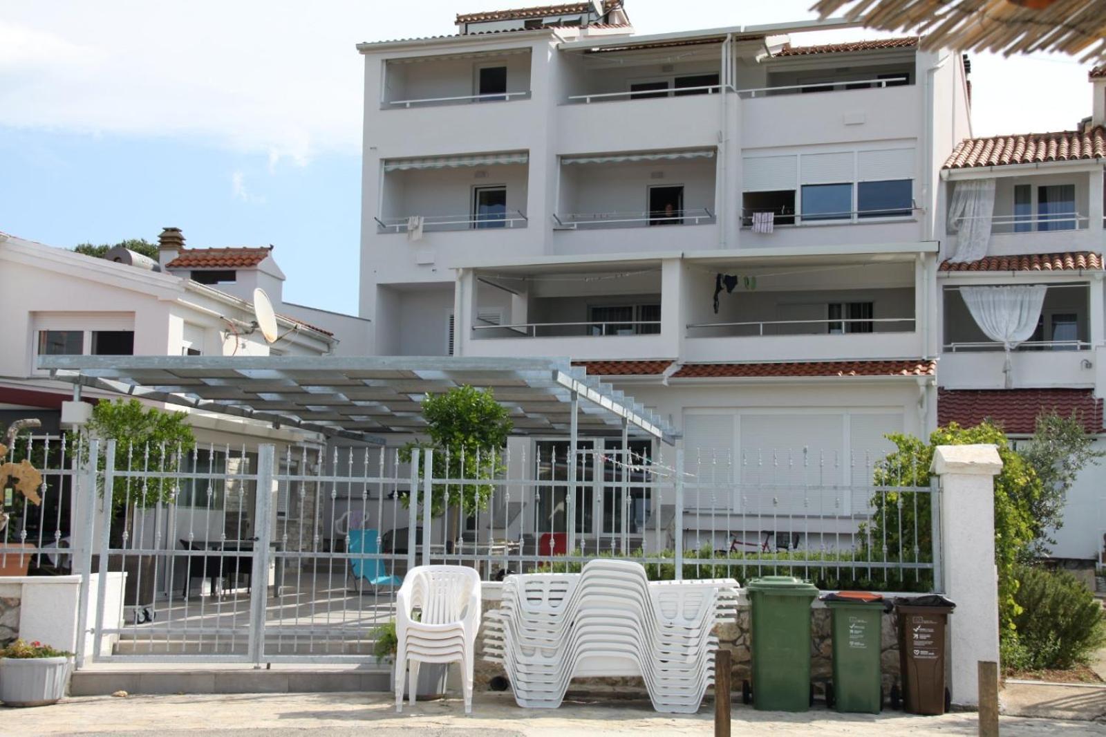 Apartments Lord Pirovac Bagian luar foto