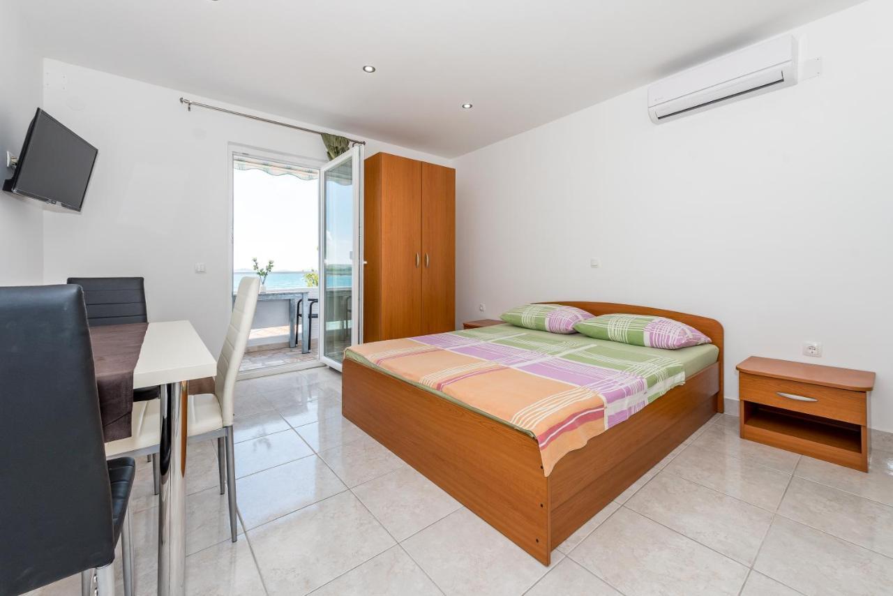 Apartments Lord Pirovac Bagian luar foto
