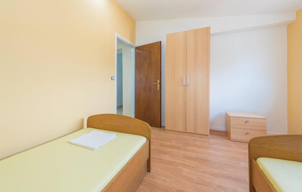 Apartments Lord Pirovac Bagian luar foto